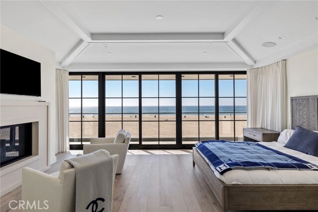 Building Photo - 2428 The Strand