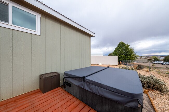 Building Photo - 523 W Vance Dr