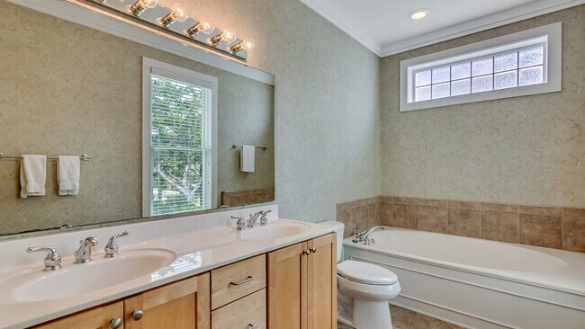 Building Photo - 630 Parker Dr