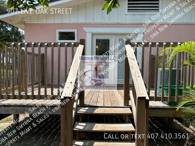 Building Photo - 907 Live Oak St