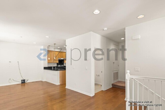 Building Photo - 1505 Coyote Creek Way