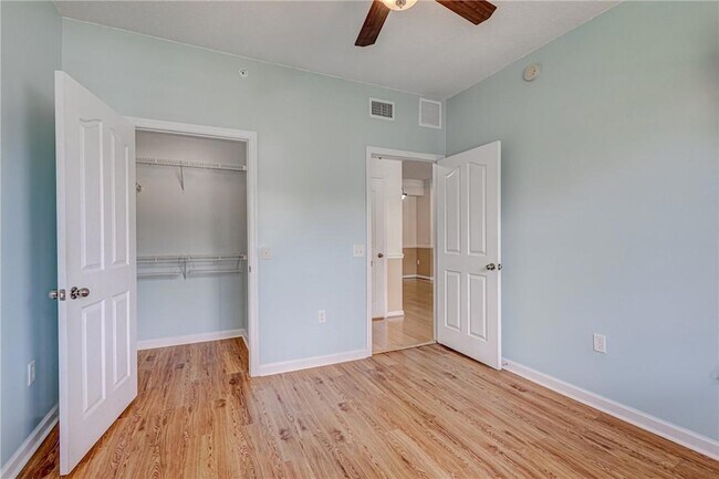 Building Photo - 9833 Baywinds Blvd