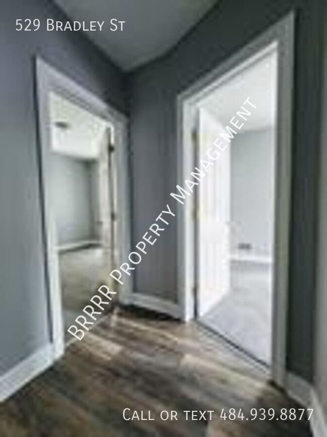 Building Photo - 529 Bradley St