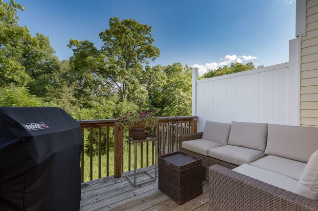 Building Photo - 723 Cox Ct