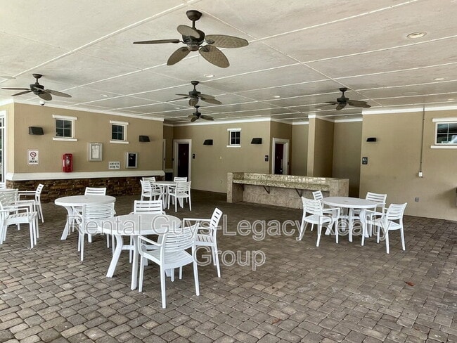 Building Photo - 5868 Pavilion Dr