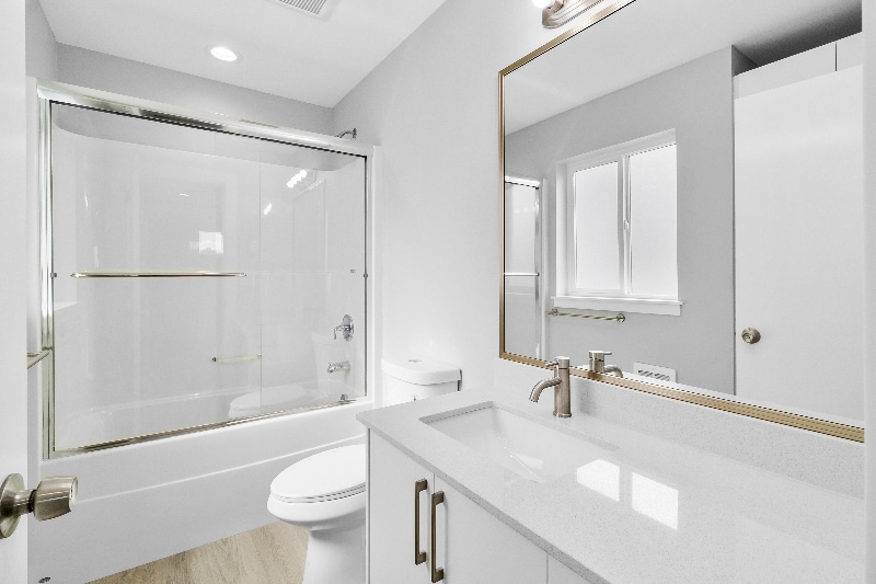 Building Photo - 5728 Sterling Ave