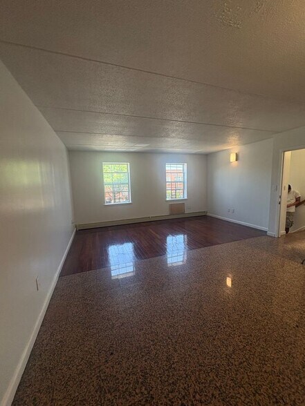 Building Photo - 2060 Washington Ave