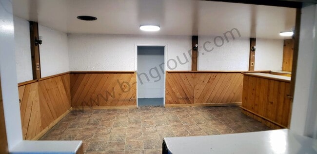 Building Photo - New Listing!