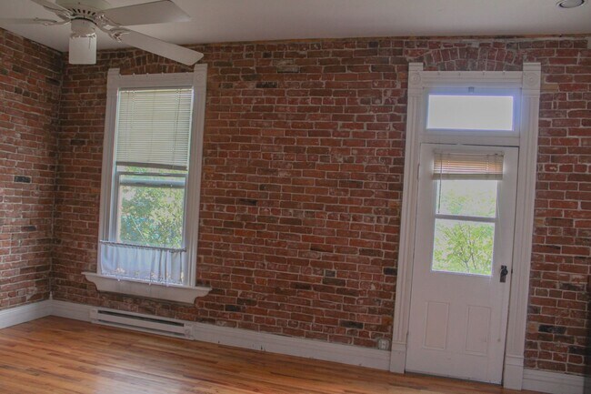Building Photo - Charming Historic Studio in the Heart of D...