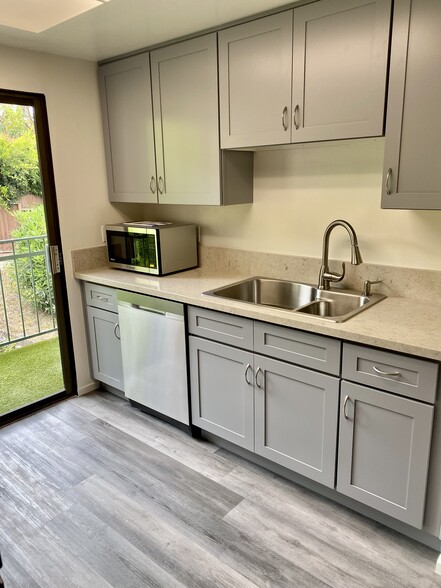 kitchen - 6456 Cavalleri Rd