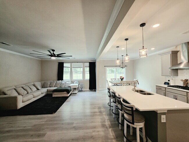 Building Photo - Cypress Creek