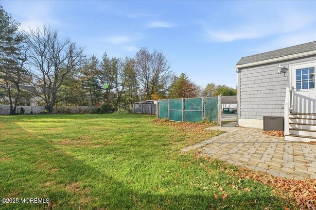 Building Photo - 674 Park Ave