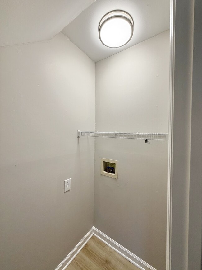 Building Photo - 305 Lake St