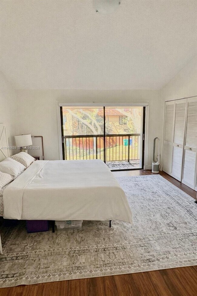 Building Photo - 10095 SW 77th Ct