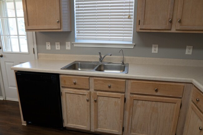 Building Photo - 10610 Tiger Way