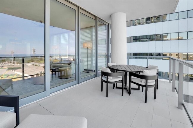 Building Photo - 301 1st St S