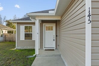 Building Photo - 145 4th Ave E