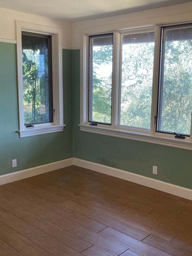 Building Photo - Spacious hilltop home, cul de sac location, fabulous views, Excellent Palo Alto Schools!