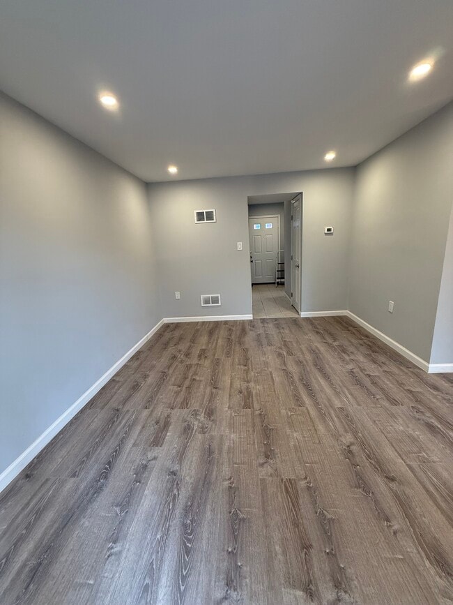 Building Photo - 238 Stevenson Square