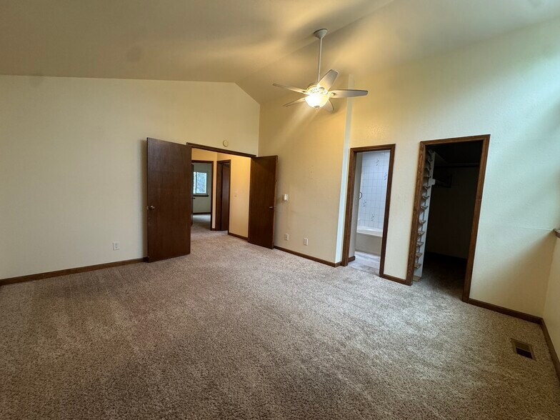 Building Photo - 4720 Oz Ct