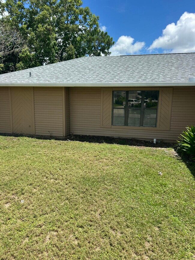 Building Photo - 1019 SW Aurelia Ave