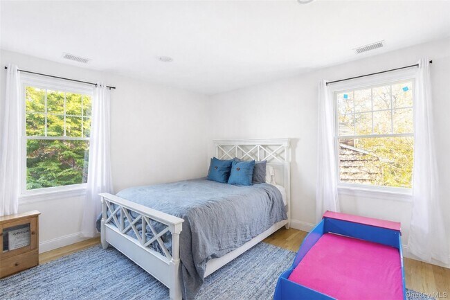 Building Photo - 435 Luptons Point Rd