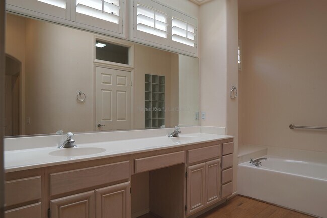 Building Photo - 78585 Autumn Ln