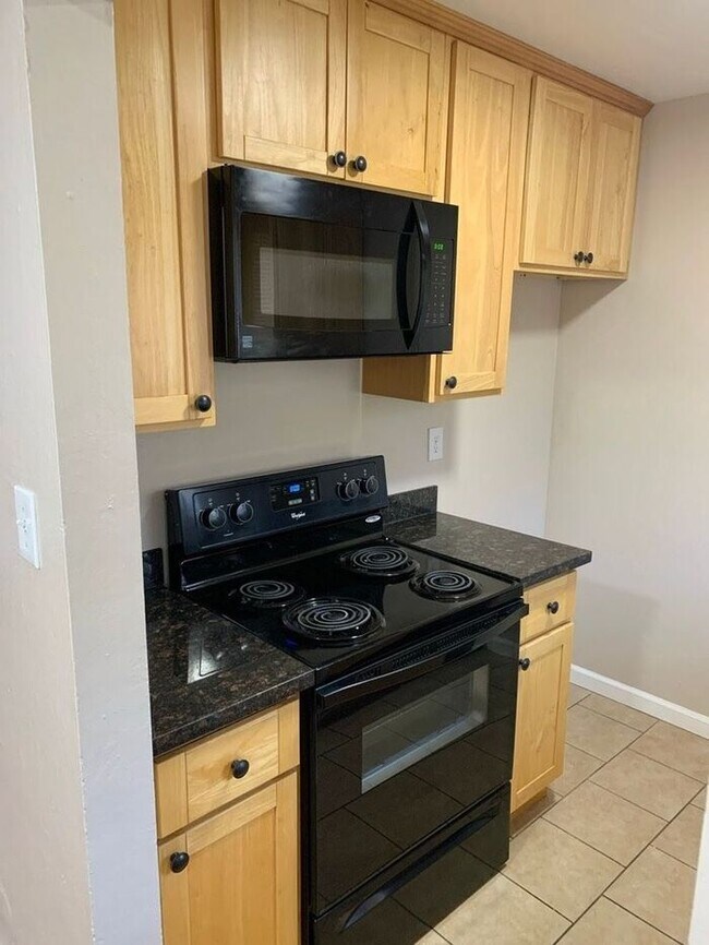 Building Photo - 2 Bedroom 1 Bathroom Condo in Antioch - AVAILABLE NOW !!
