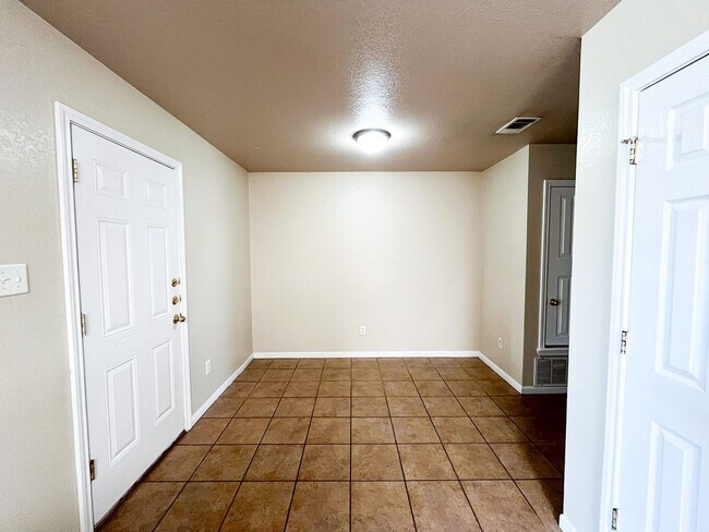 Building Photo - 1111 Nicholas Cir