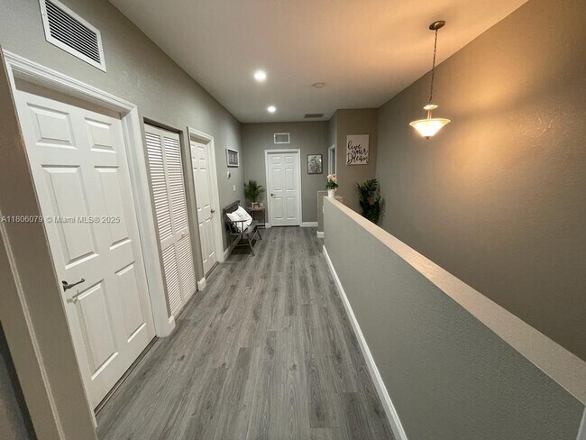 Building Photo - 3506 W 86th Terrace