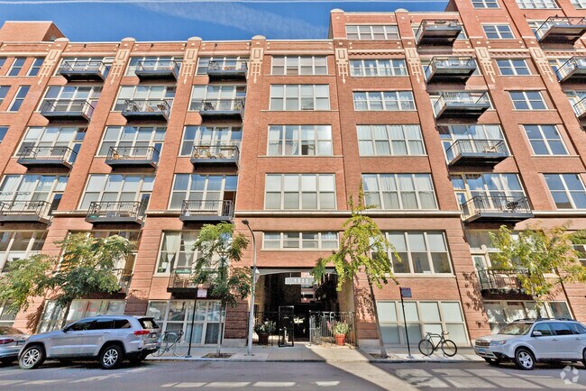 Building Photo - 1500 W Monroe St