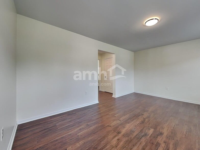 Building Photo - 2831 Coachlight Ln