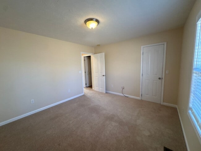 Building Photo - Spacious 3 BedroomHome with Large Yard!!