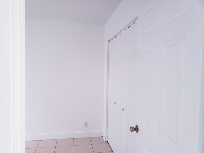 Building Photo - Spacious 2-bedroom apartment in Miramar