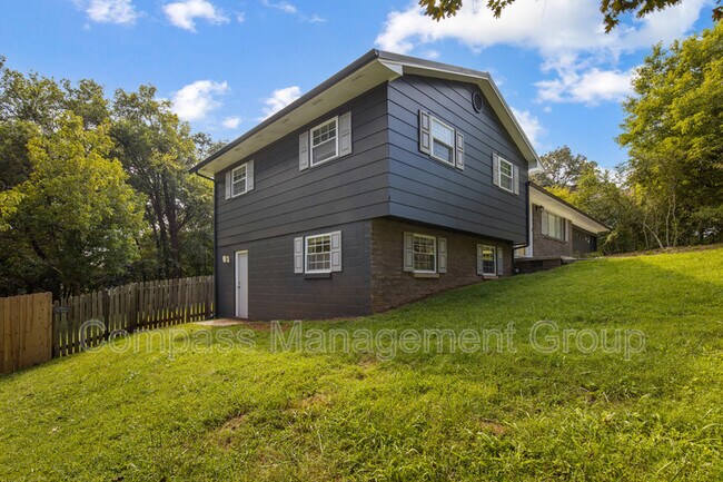 Building Photo - 1505 Aldenwood Ln