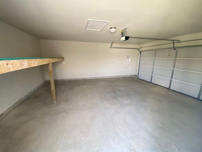 Building Photo - Brand New 4 Bed 2.5 Bath House with Large ...