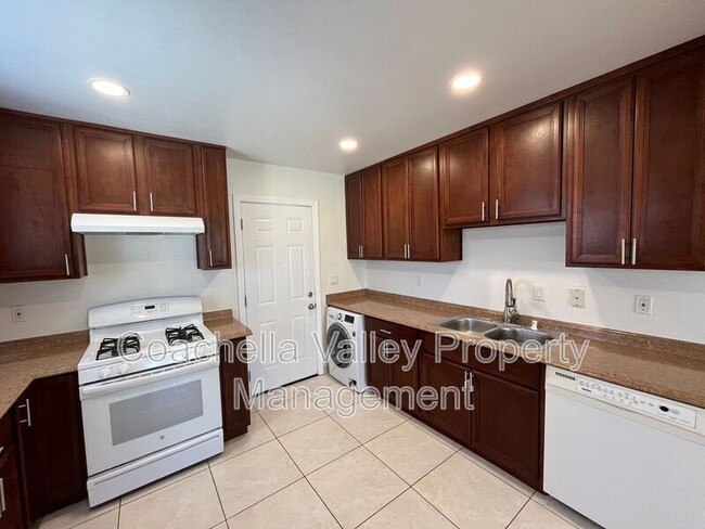 Building Photo - 422 Rosa Parks Rd