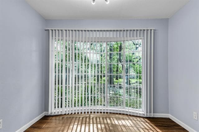 Building Photo - 2046 N Kimball Ave