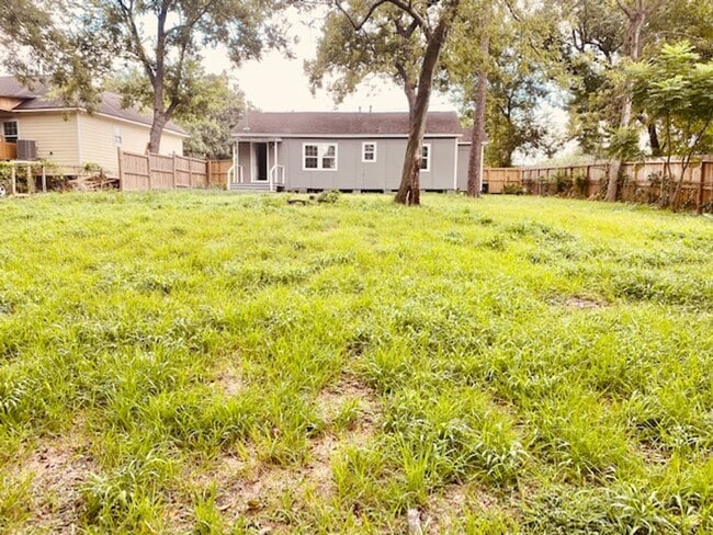 Building Photo - BEAUTIFUL RECENTLY REMODELED 3 BEDROOM HOME