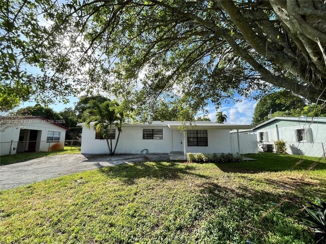 Building Photo - 2031 NW 30th Ave