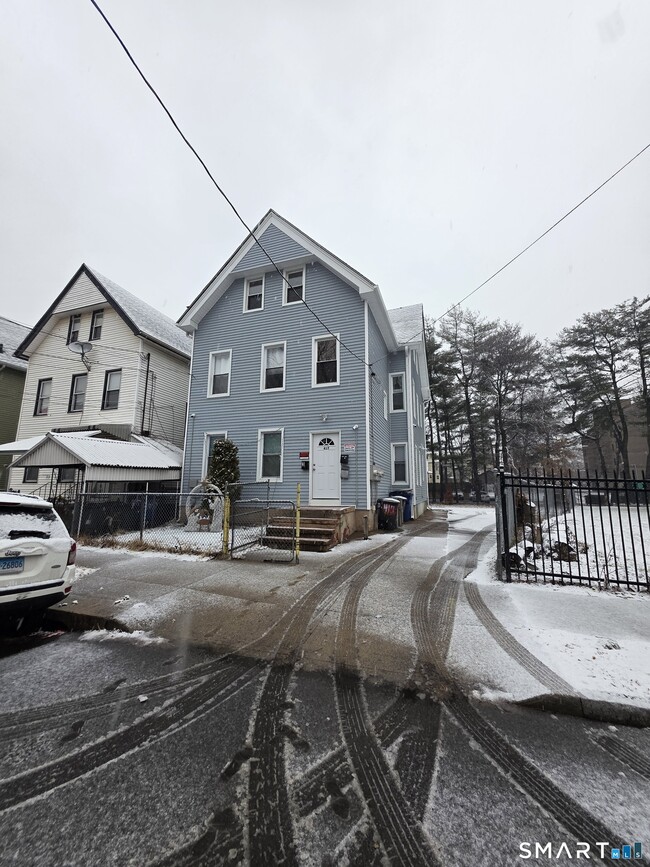 Building Photo - 417 Poplar St