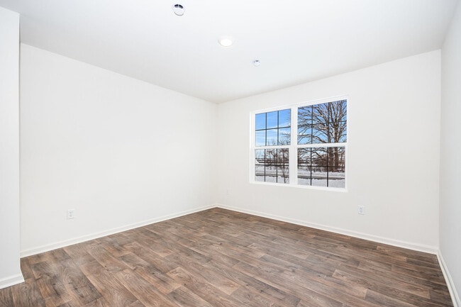 Building Photo - 1455 Yosemite Way