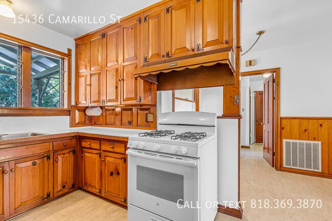Building Photo - 15436 Camarillo St