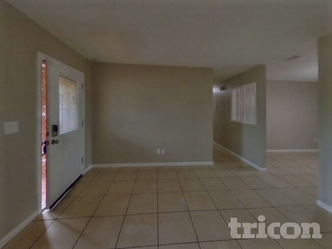 Building Photo - 1115 Oakhill St