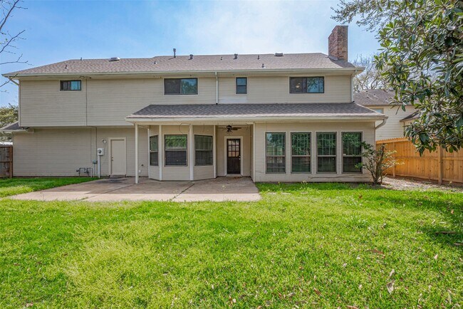 Building Photo - 2727 Raintree Dr