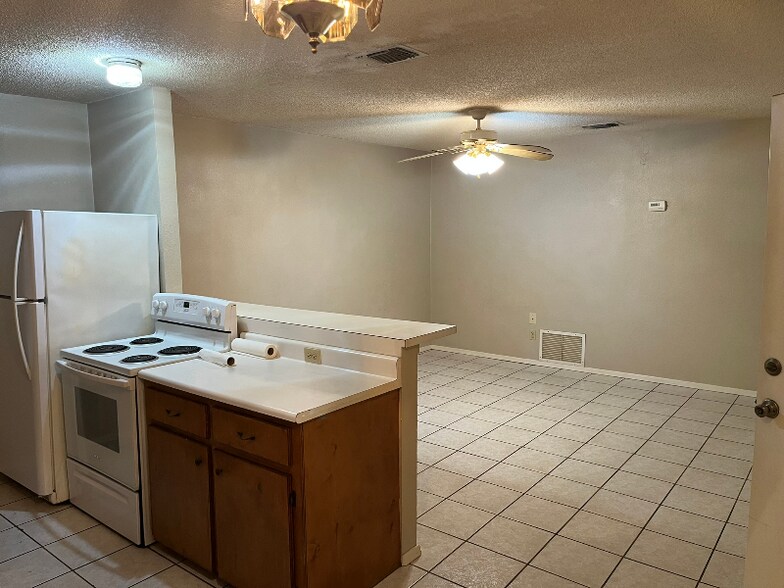 Building Photo - 1005 Commerce St