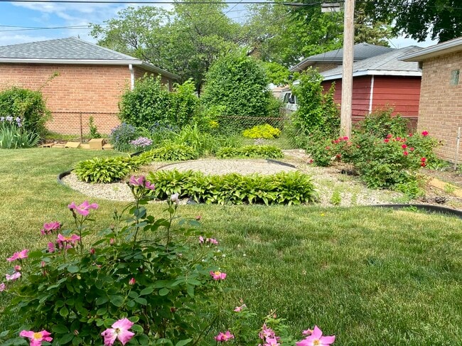 Building Photo - 4520 Thatcher Ave