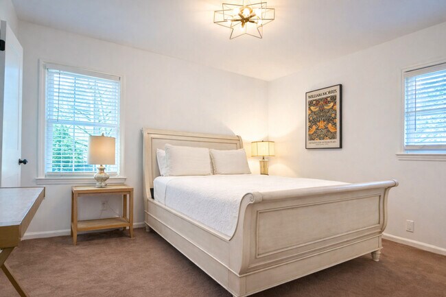 Building Photo - 7601 Bedfordshire Dr