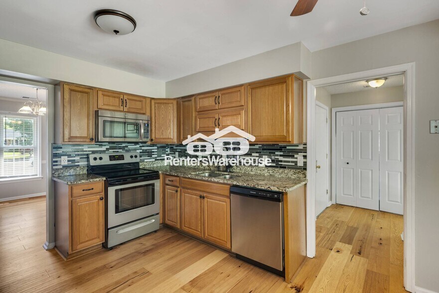Building Photo - 816 Pin Oak Pl