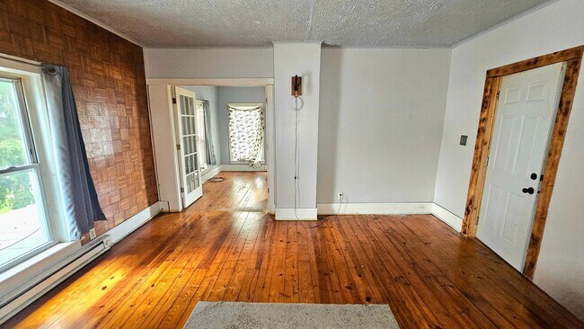 Building Photo - 490 Grand St